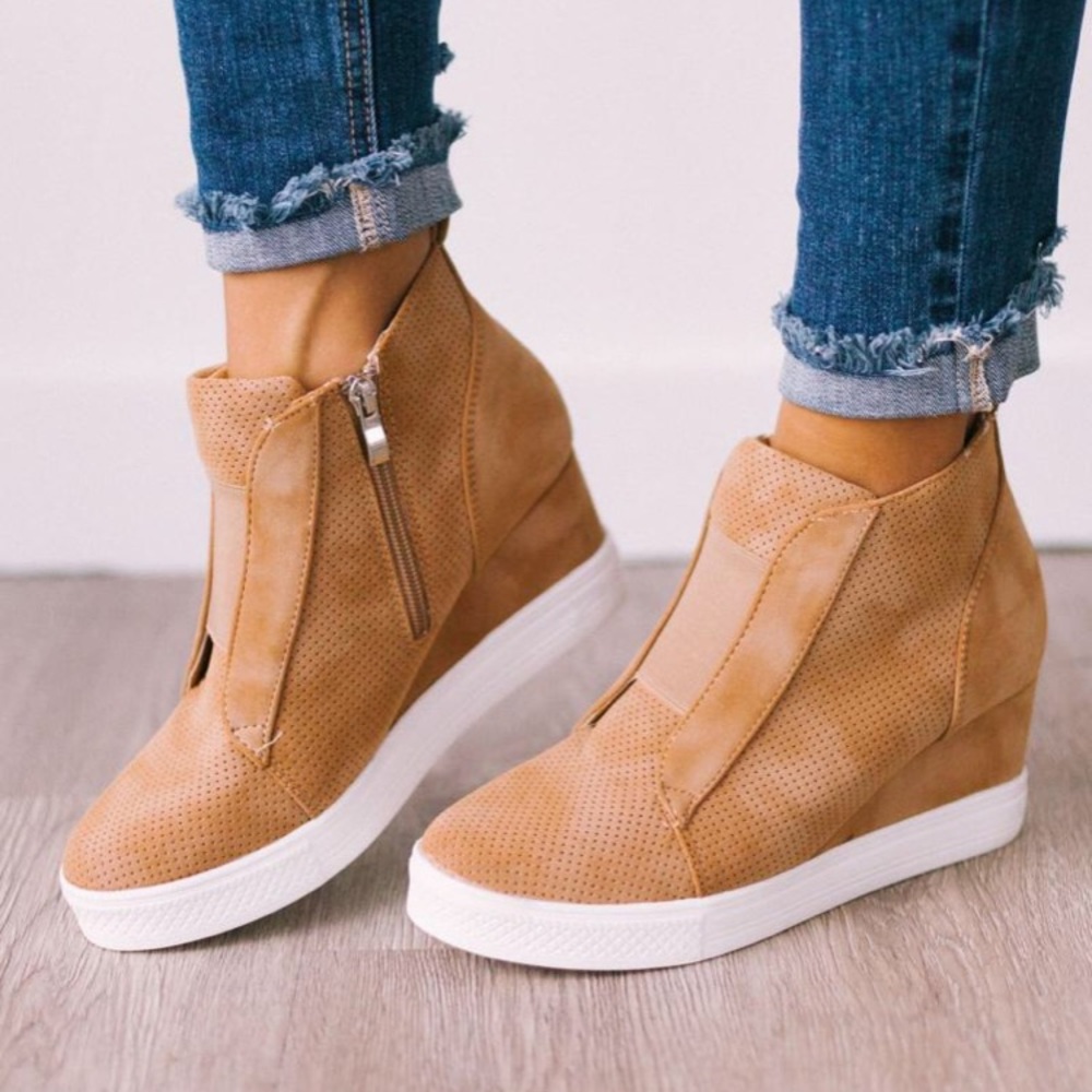 Ccocci camel wedge sneakers!